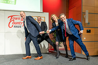 Unternehmensnachfolge-Town-Country-Haus-Benjamin-Dawo-Gerrit-Michelfelder-Gabriele-Dawo-Juergen-Dawo